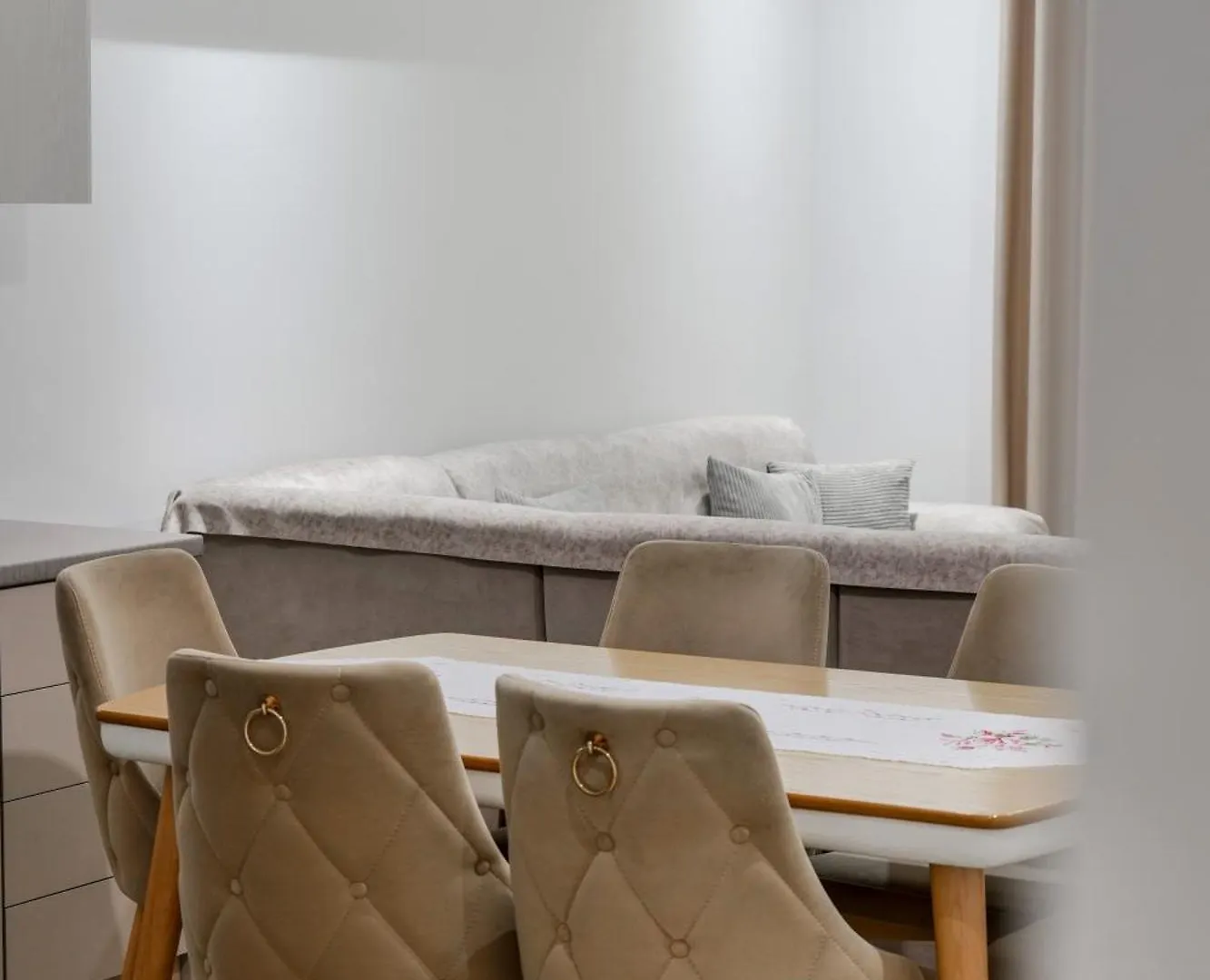 Ledjo City Flats Sarandë 公寓