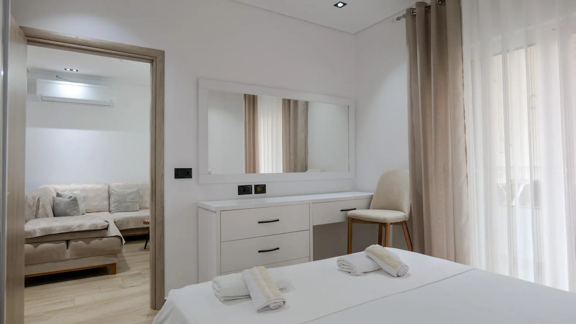 Ledjo City Flats Sarandë 公寓